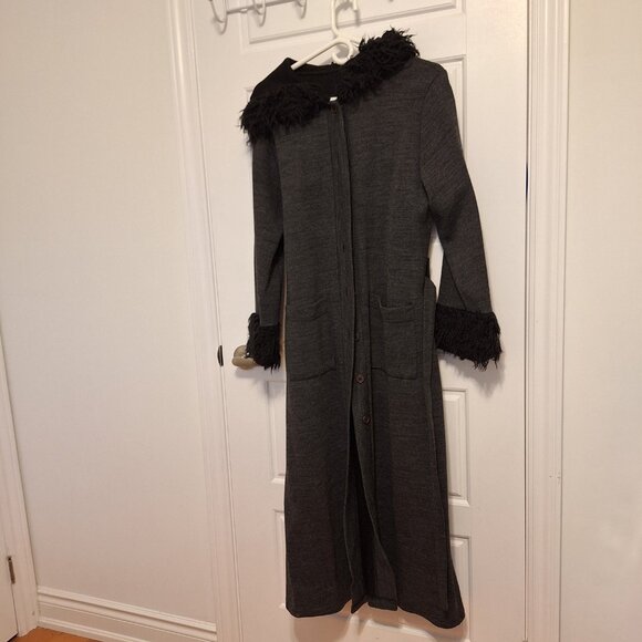 Made in Italy Very long dark grey sweater coat with hoody and faux fur trims - Picture 7 of 16
